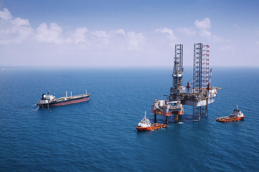e-BO Image,Of,Oil,Platform,While,Cloudless,Day