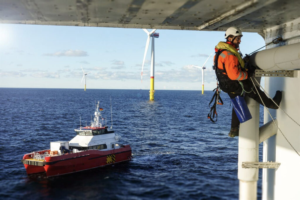 e-BO navigate offshore